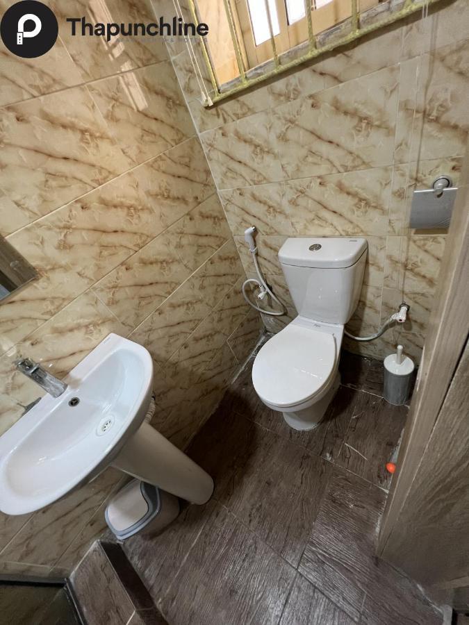 Thapunchline Hotels Ikeja Kültér fotó