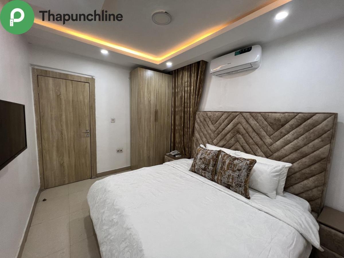 Thapunchline Hotels Ikeja Kültér fotó
