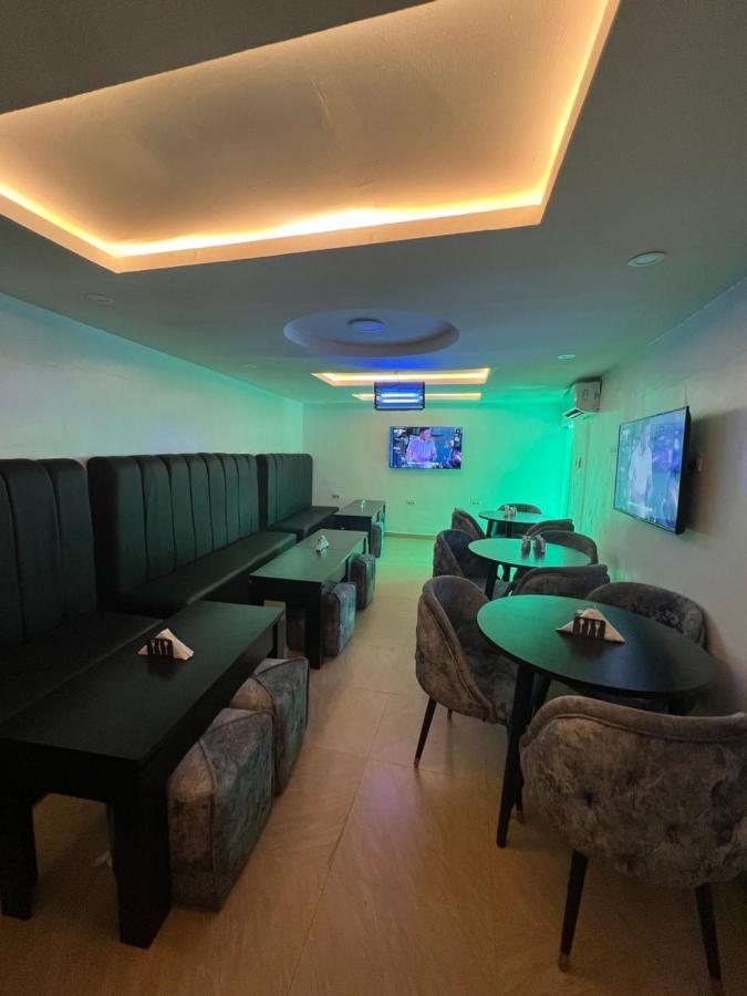 Thapunchline Hotels Ikeja Kültér fotó